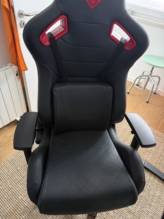 Cadeira Gaming HP OMEN Citadel, semi nova