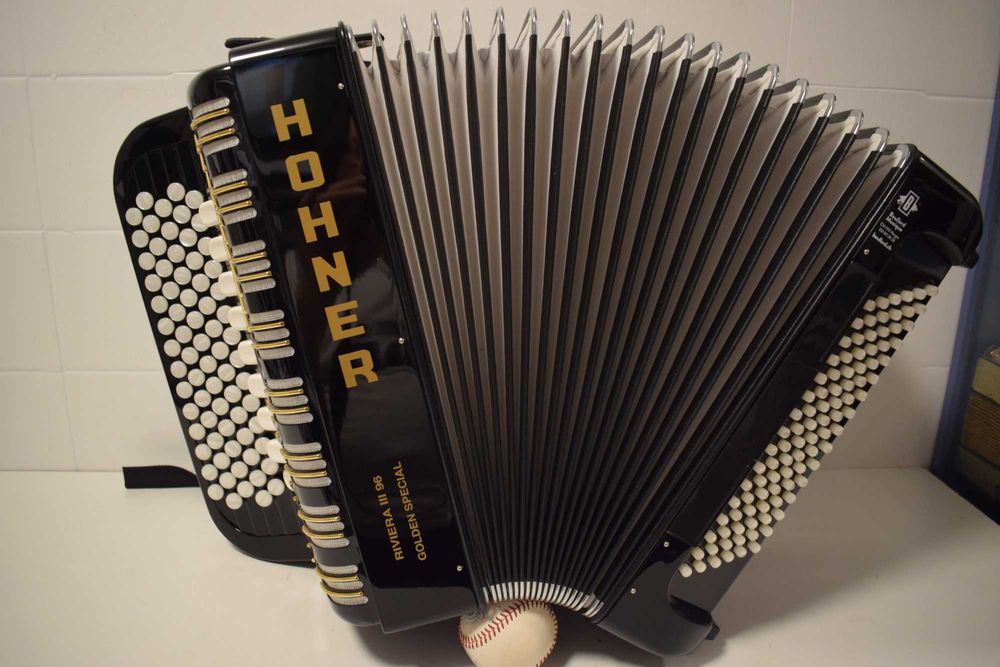 Acordeao Hohner Rveira III Gold 3 Voz, N . 116