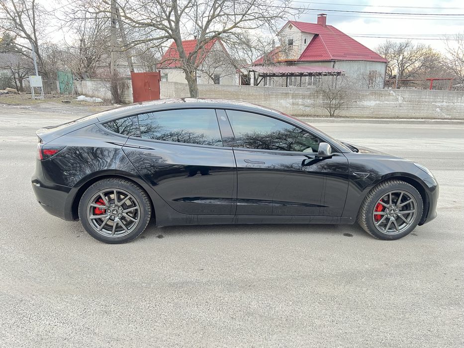 Продам Tesla 3 Standart Plus