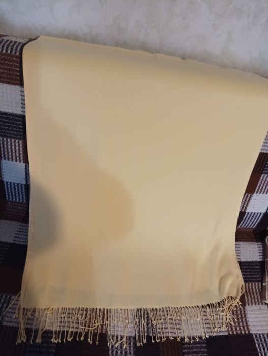 56* Duży szal damski