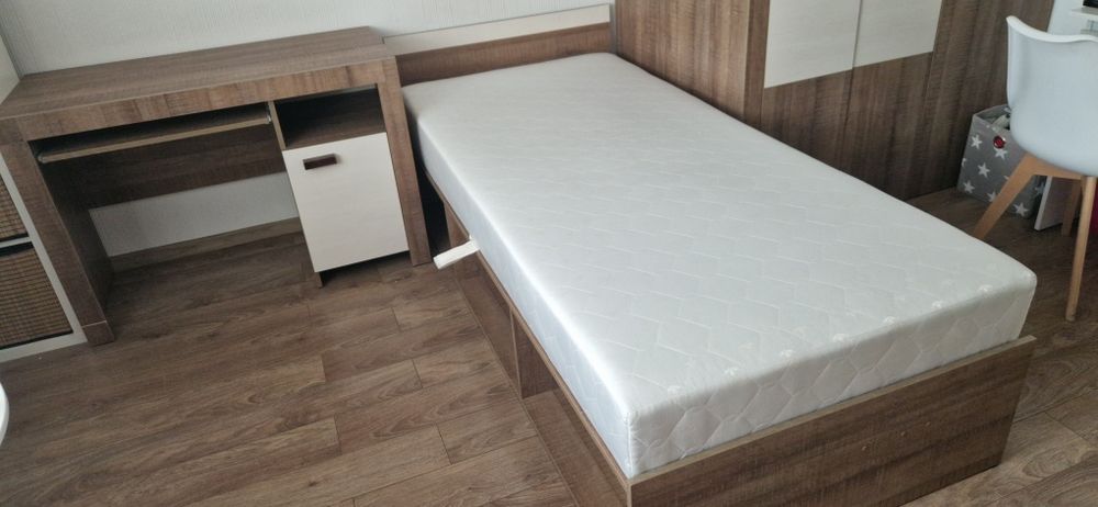 Sprzedam łóżko z biurkiem