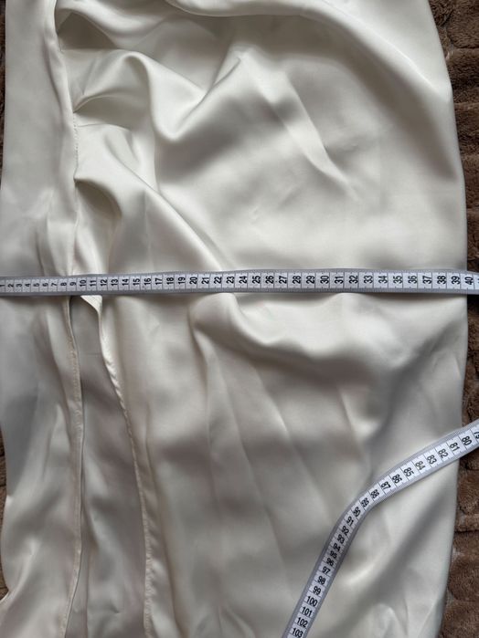 Атласна спідниця з розрізом довга шовкова юбка шелковая белая молочна