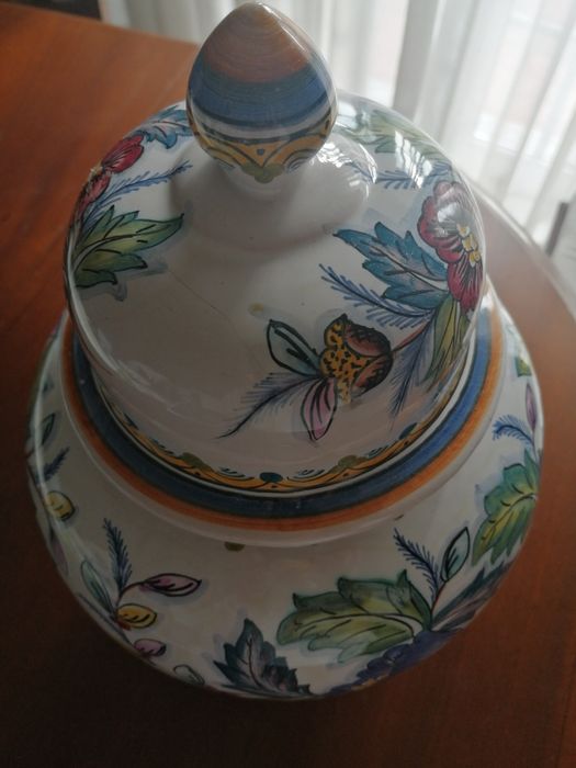 Pote pintado à mão, cerâmica de Conimbriga séc. XVII