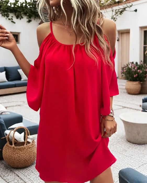 Сукня з відкритими плечима