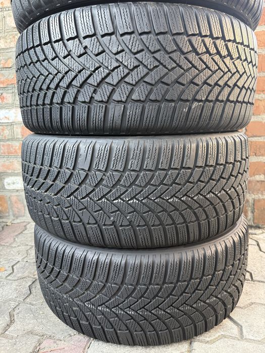 Резина Зима б/у Bridgestone 225/45R17