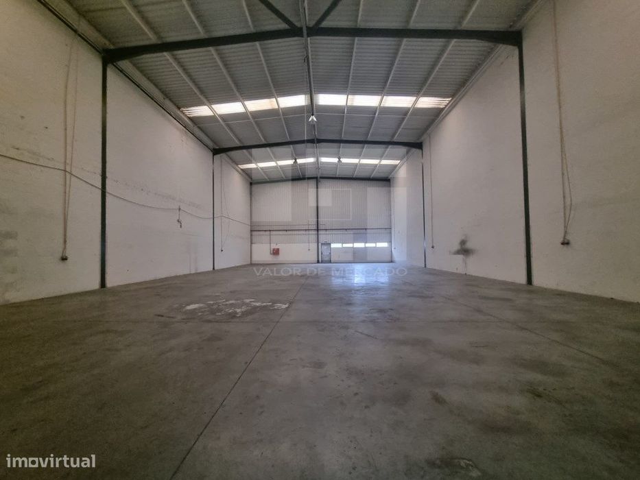 Armazém Para Arrendamento - B 08