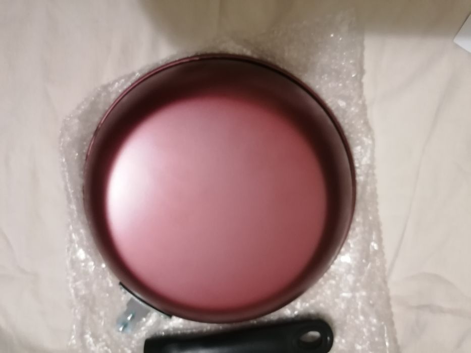 Продам  новую сковороду 24см