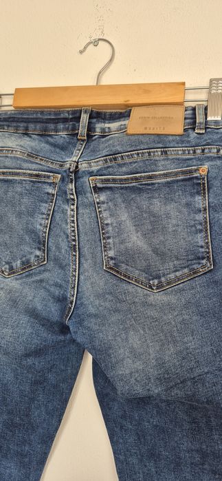 Spodnie jeansowe damskie granatowe dziury Mohito 36