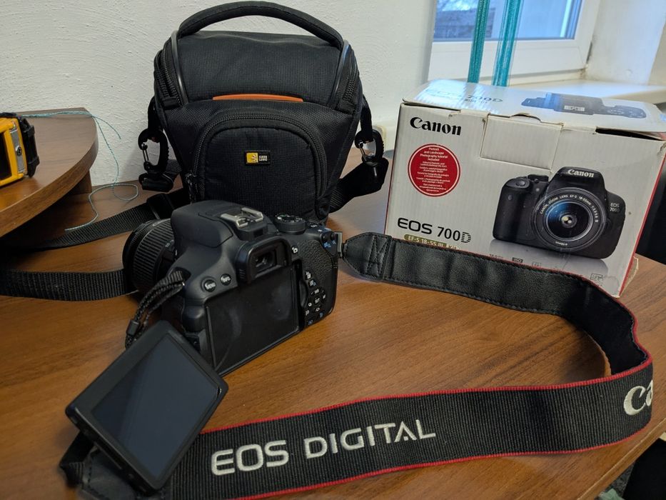 Фотоапарат Canon 700D