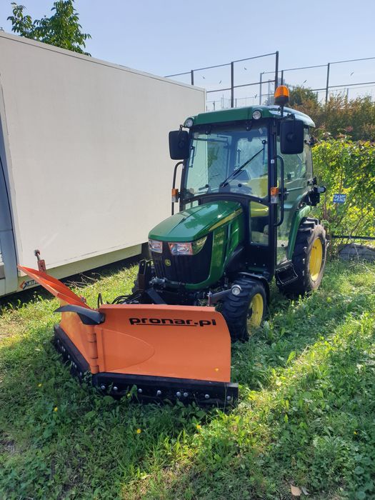 John Deere 3038E - stan: jak nowy