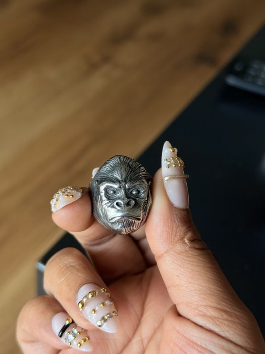 Anel prateado cara gorila