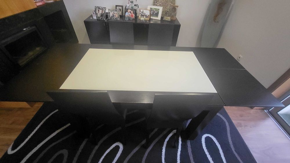 Mesa Extensível + 4 Cadeiras Las Kasas