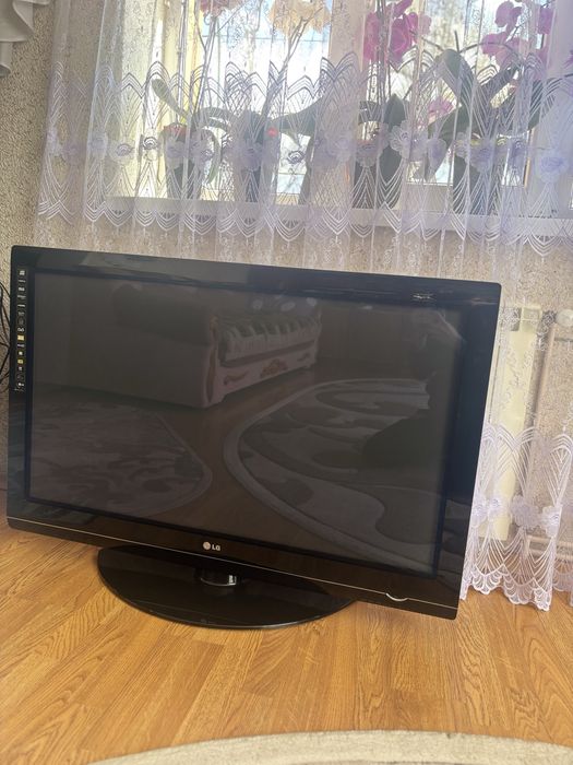 Телевізор LG 42 дюйми плазмовий в ідеальному стані