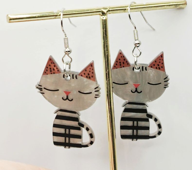 Nowe kolczyki kotki wiszące