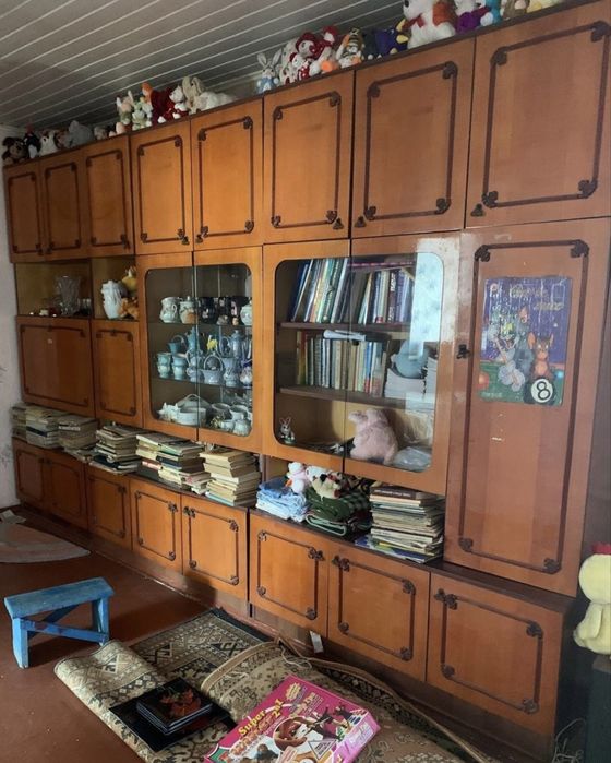 Продам класичну радянську стінку в гарному стані (3 частини). Торг