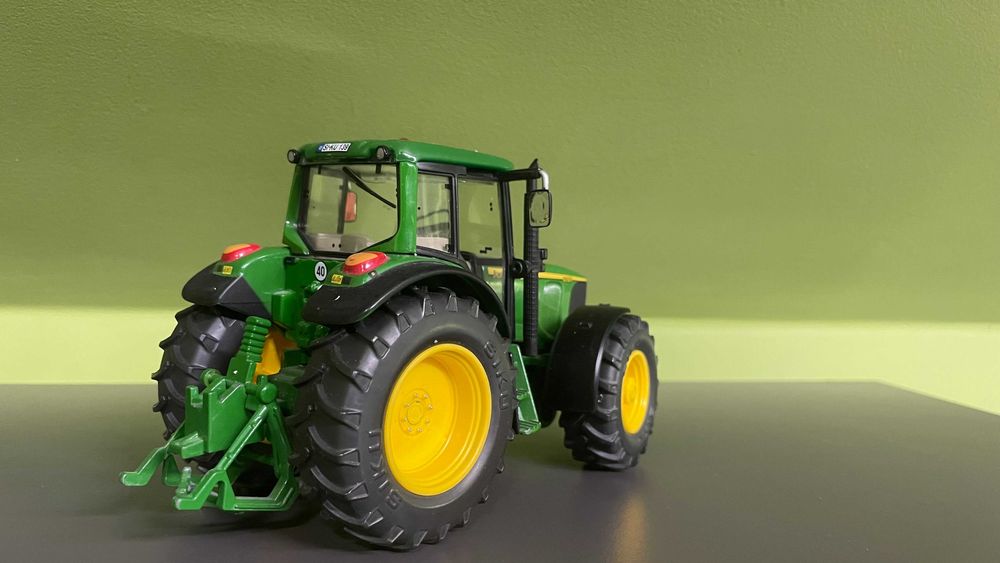 Siku traktor John Deere 1 32