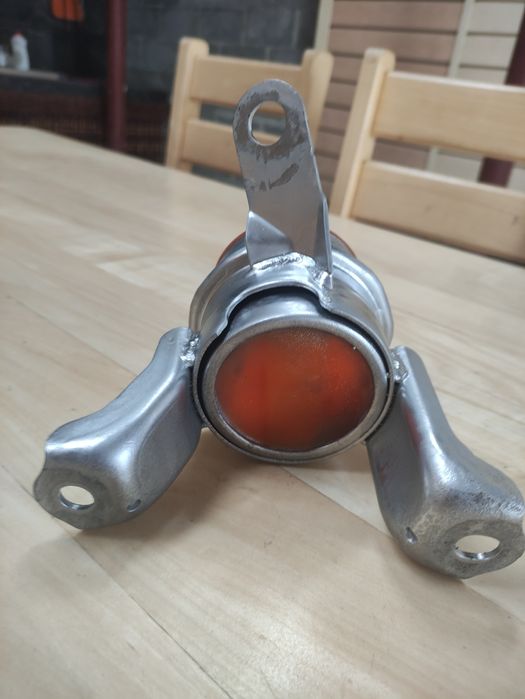 Подушка двигуна права mazda 6 GH 2.0d