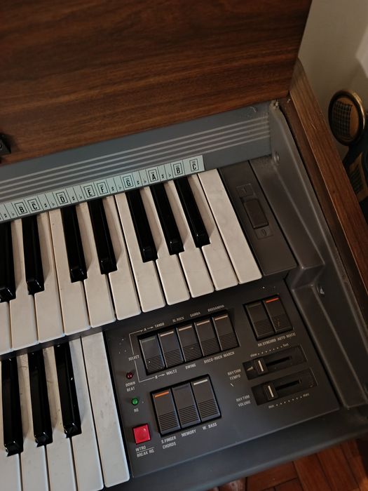 Órgão Bontempi antigo