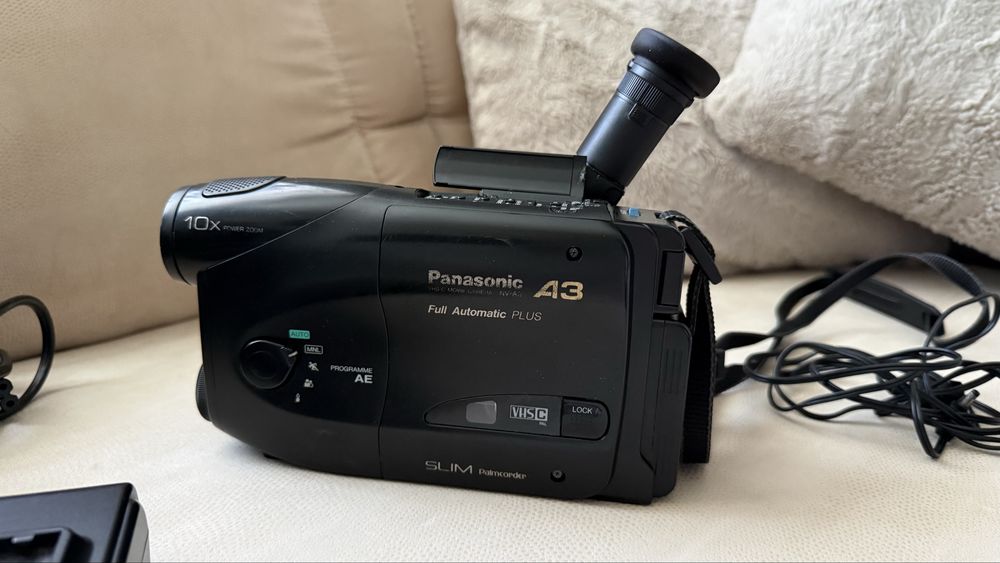 Продам касетну камеру Panasonic з сумкою