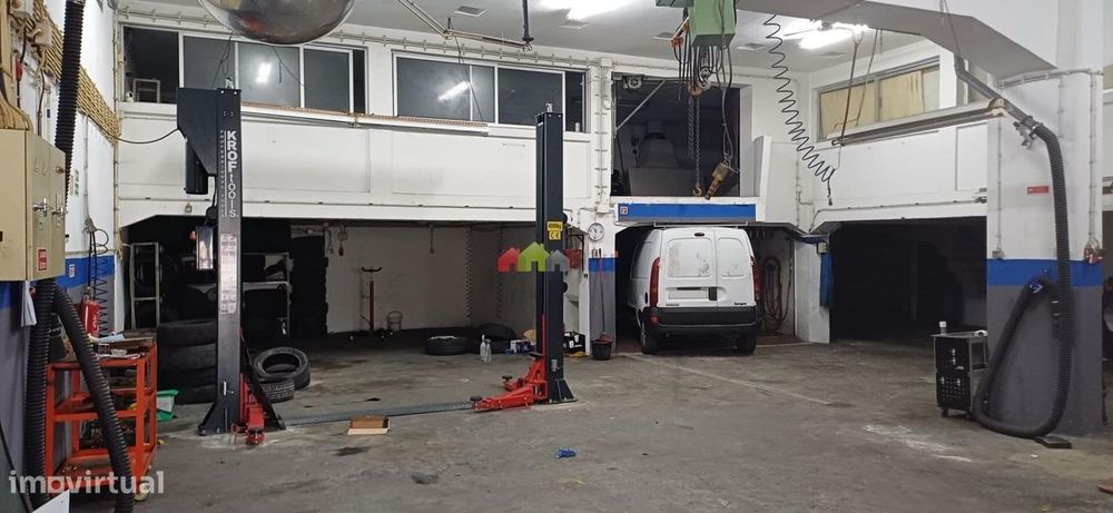 Oficina e Garagem Pronta a Faturar com 410,70 m2 no Alto do Seixalinho