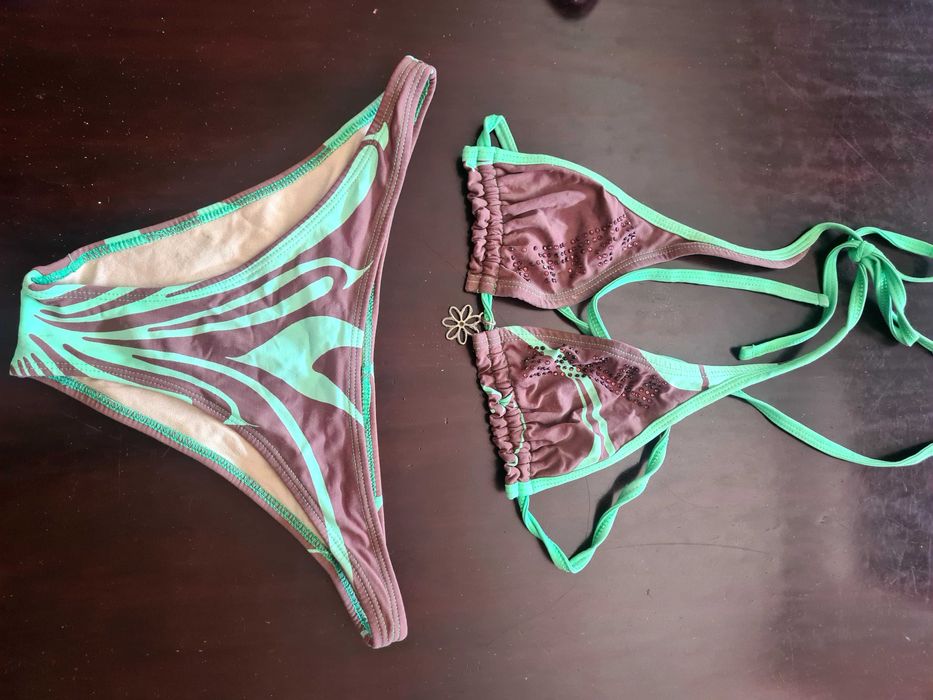 Biquíni  Conj. Morena Rosa Tam m + parte de cima rosa os 2 por 7 euros