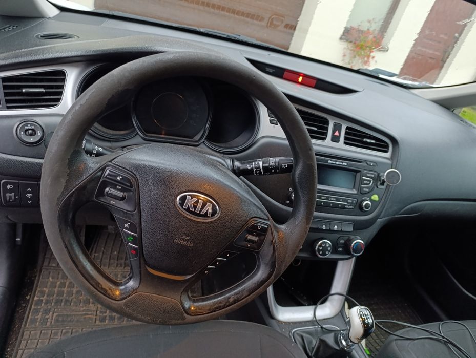 Samochód osobowy kia cee'd
