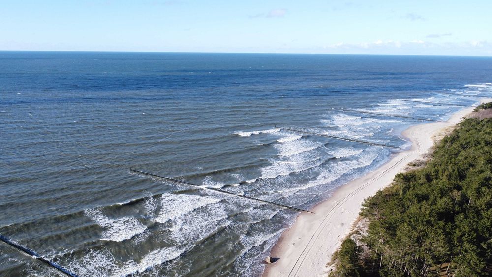 Samodzielny domek na ogrodzonej działce - 300m od plaży!