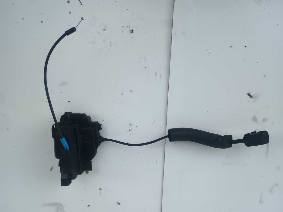 Przedni prawy zamek Renault Megane III 3 lift 4 pin Europa