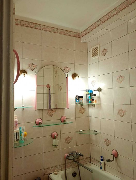 продам трехкомнатную квартиру, ул. Сытова