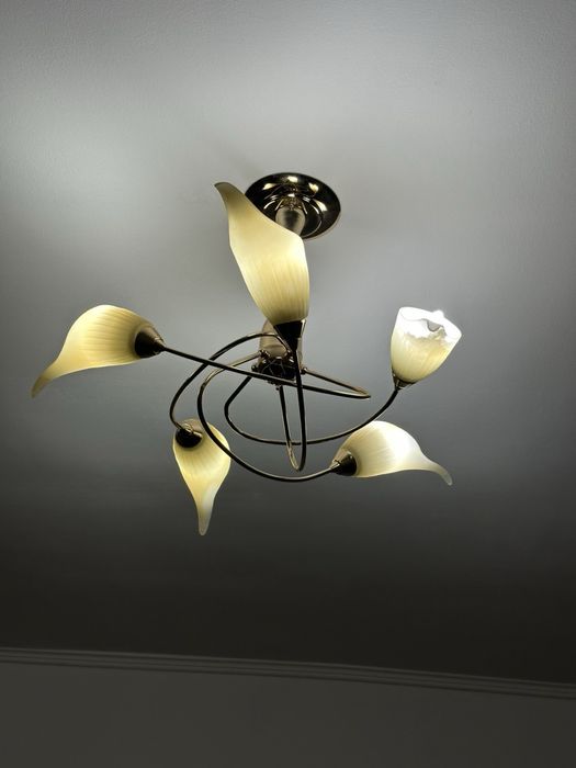 Продам люстру на пʼять лампочок