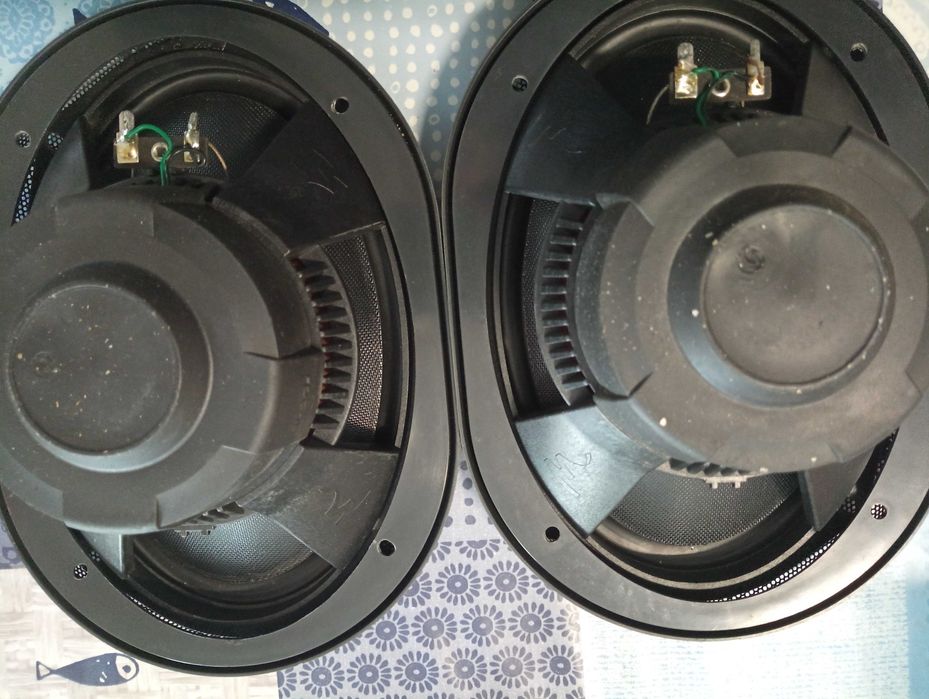 Colunas de Som 690 CA carro