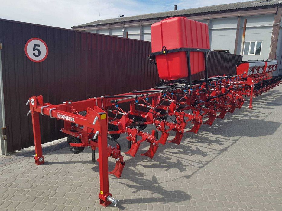 Просапний культиватор КРН з системою внесення рідких добрив КАС