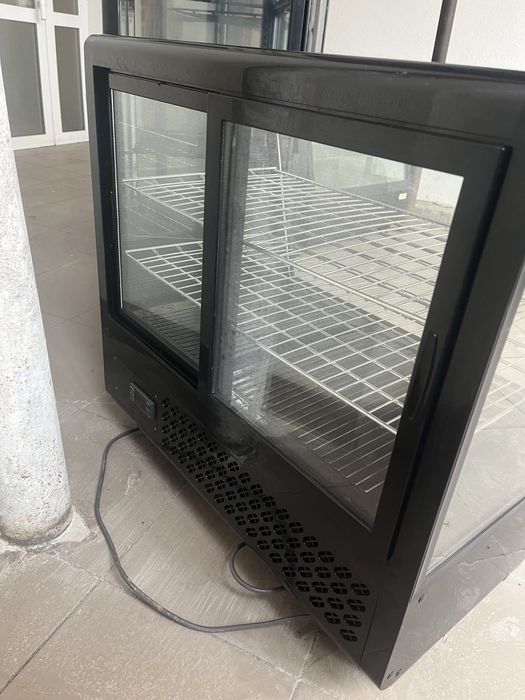 Холодильна Вітрина Настільна для Десертів Frosty Італія