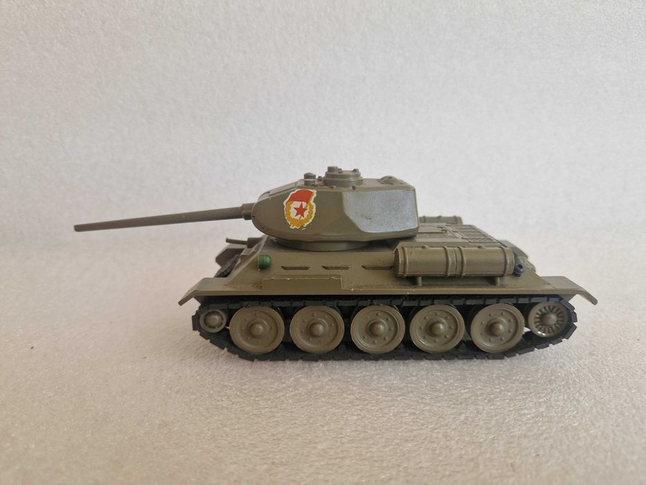 Танк Т-34 Арсенал. 1:43 масштаба. Модель от завода Арсенал