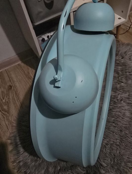 Dwa rózne zegary ścienne