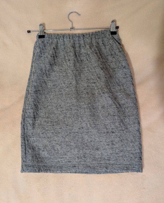 Сіра тепла спідниця