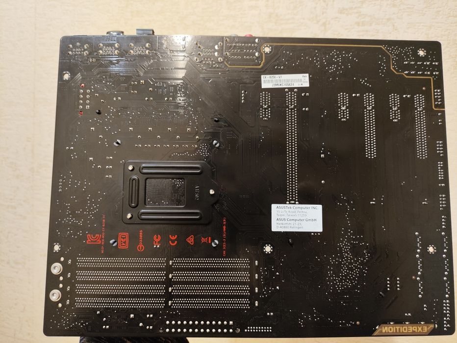 Материнська плата Asus EX-B250-V7