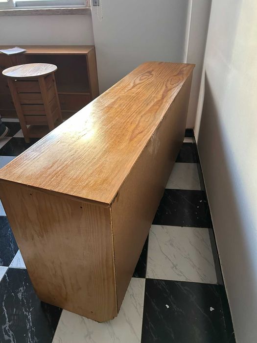 Mesa sem gavetas / aparador