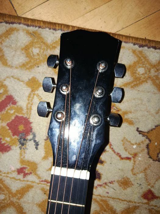 Гітара з чохлом.