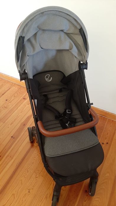 Carrinho de bebe Jane Rocket usado 3 vezes e com capa da chuva