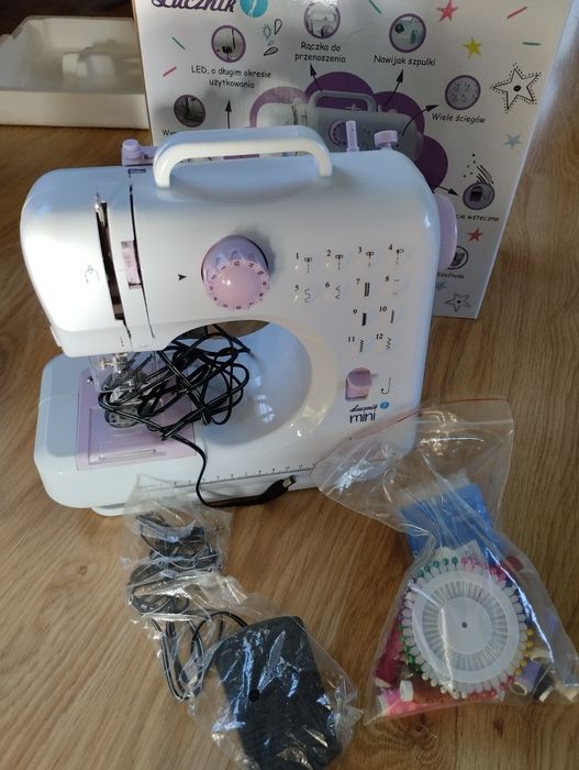 Mini maszyna do szycia Łucznik