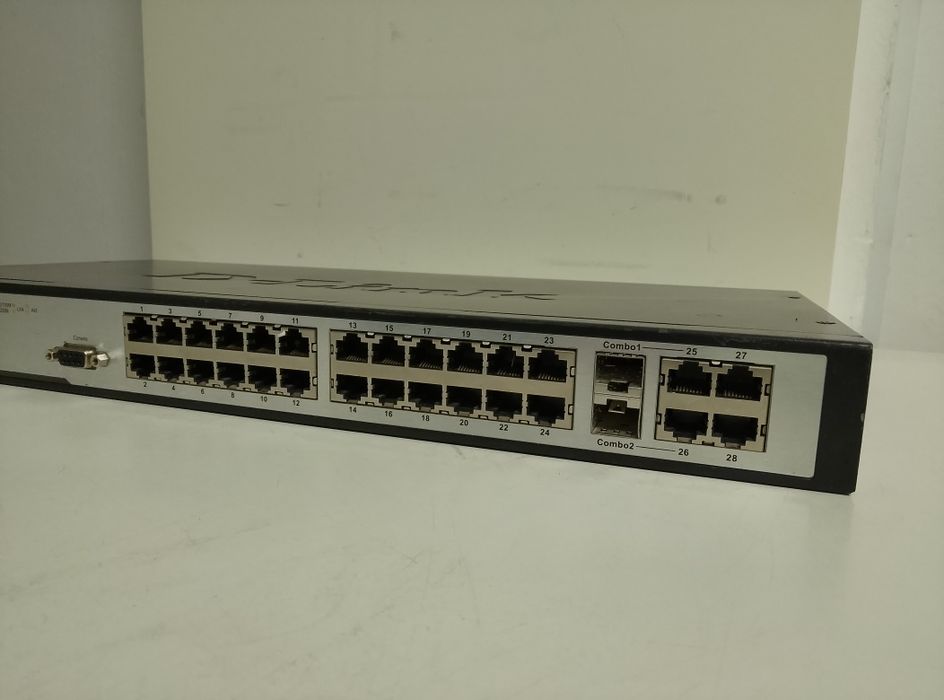 Switch d-link des-3028 28portów
