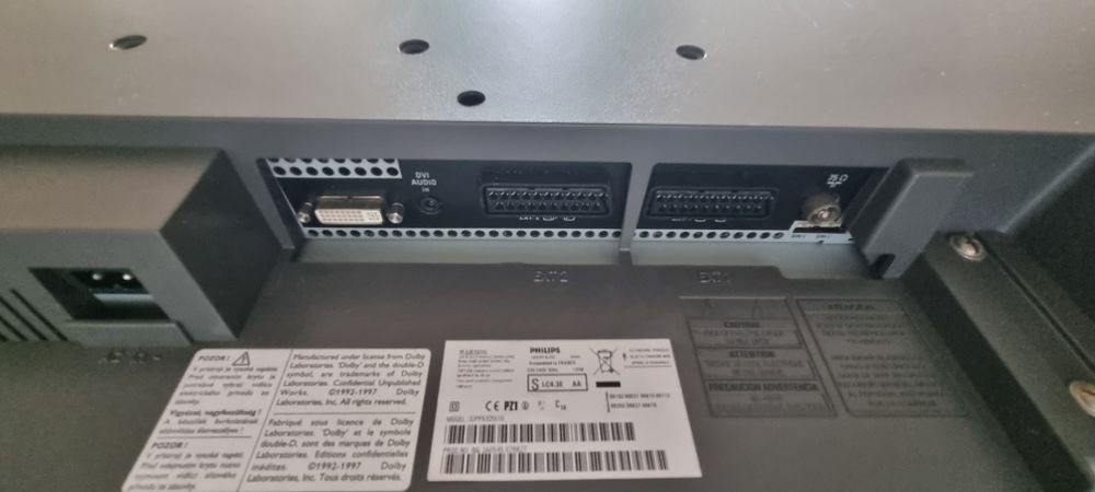 Televisor LCD Philips 32 polegadas com colunas embutidas