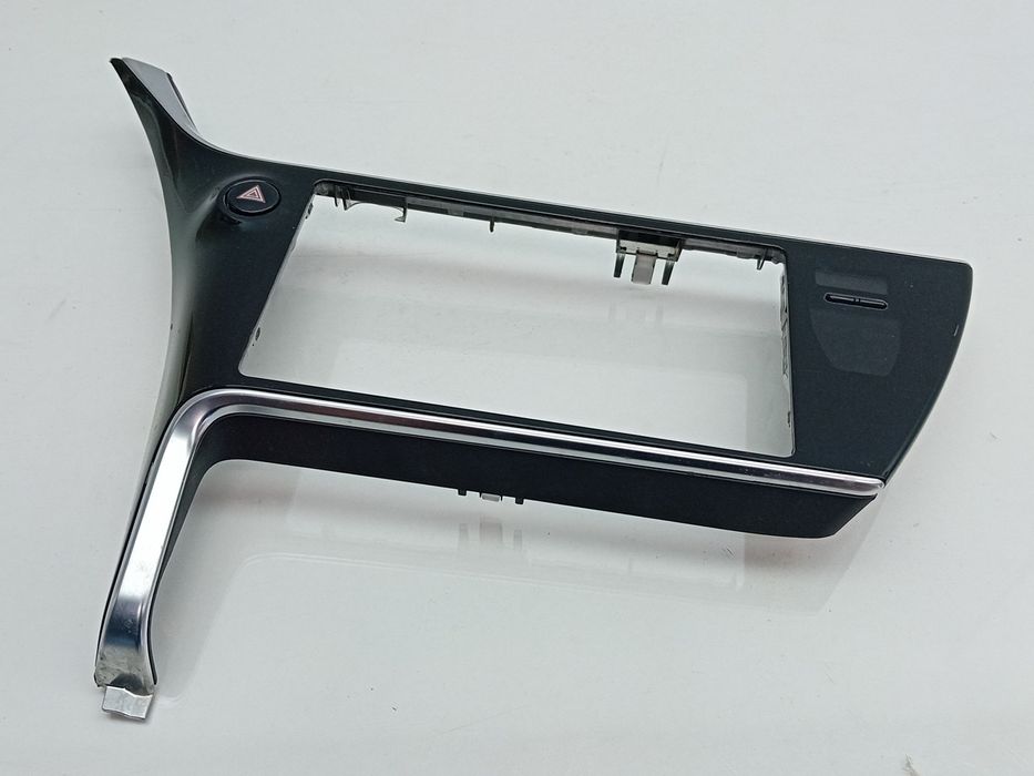 Moldura da consola central / rádio / aro TOYOTA Auris Touring Sports (