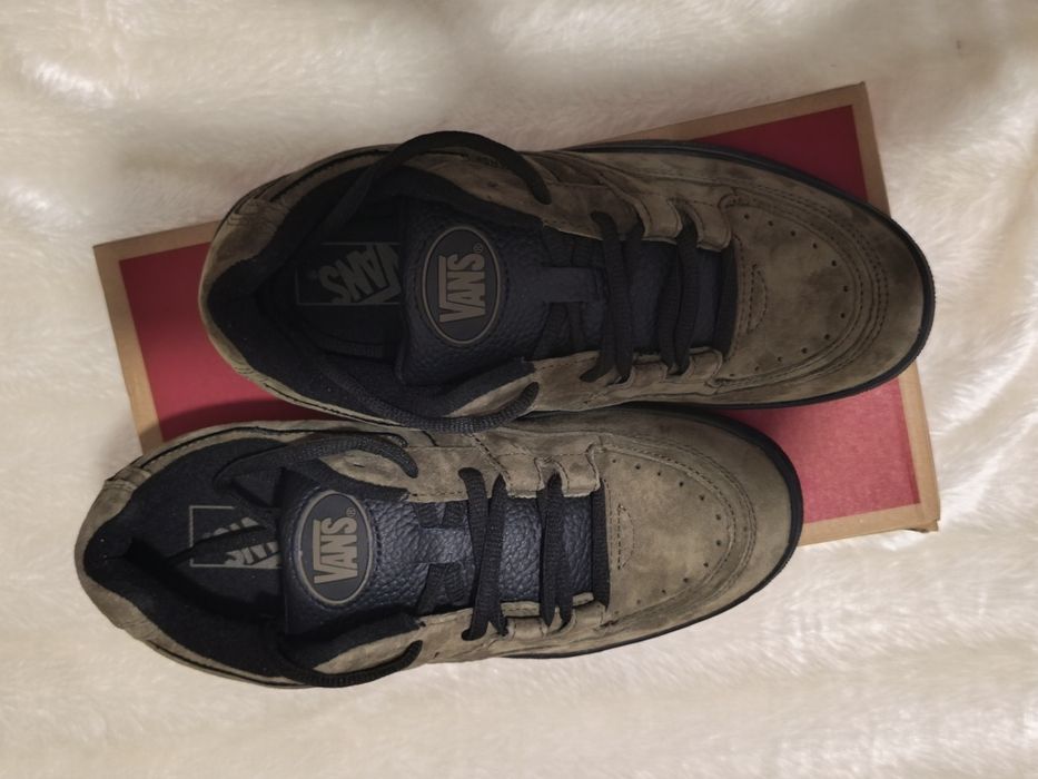 Sapatilhas Vans novas, em couro