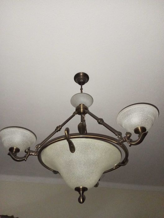 Candeeiro de teto com três braços