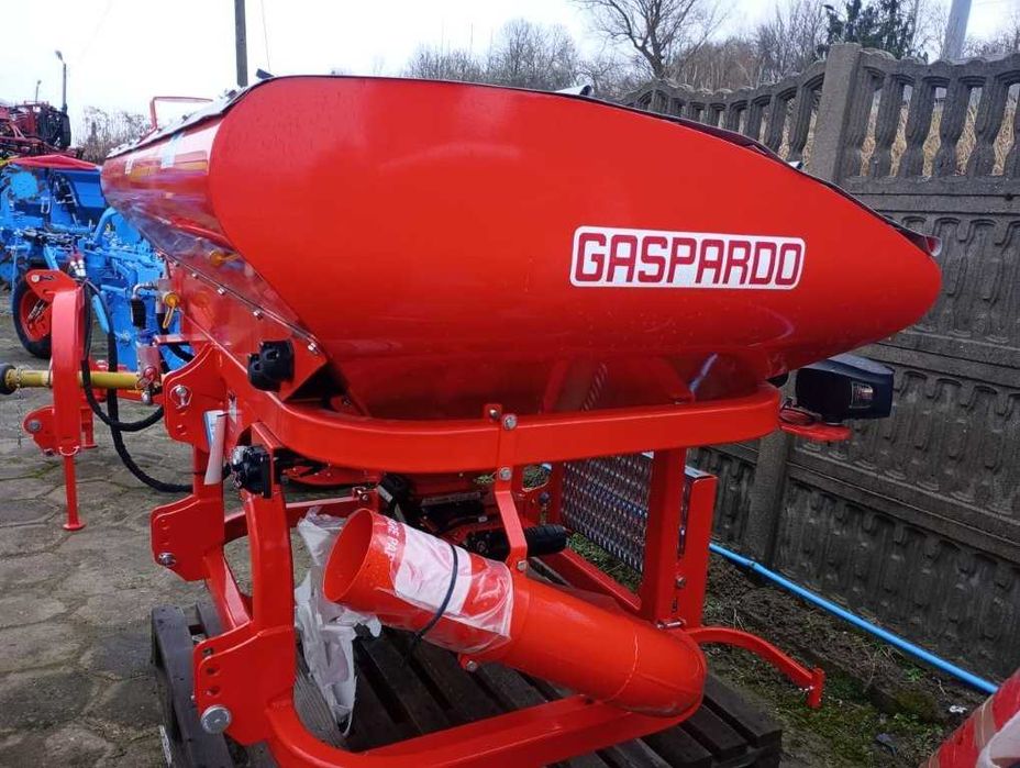 Zbiornik na nawóz i nasiona zawieszany na przedni tuz  PA 1 ISOTRONIC