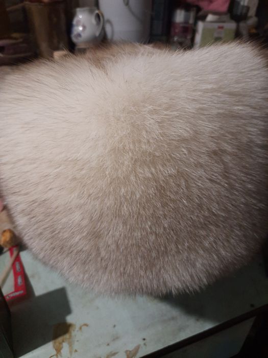 Продам шапку жен..песец натуральный
