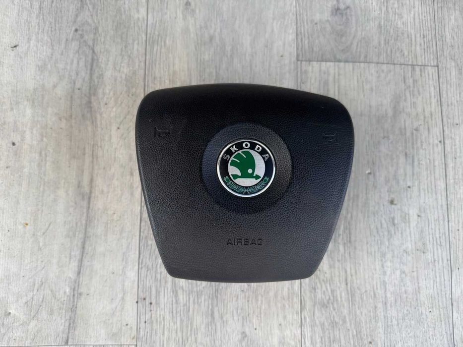 Торпедо Skoda Fabia 99-07  Консоль airbag Панель  В наличии