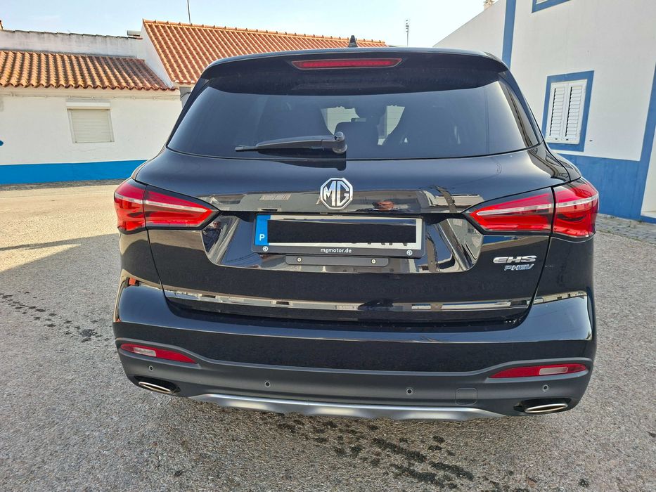 MG EHS luxury Plug In